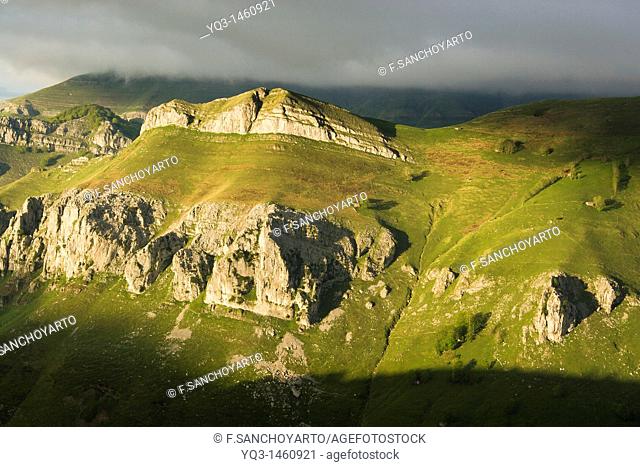 Mountains, Valle del Miera valley, Cantabria, Spain