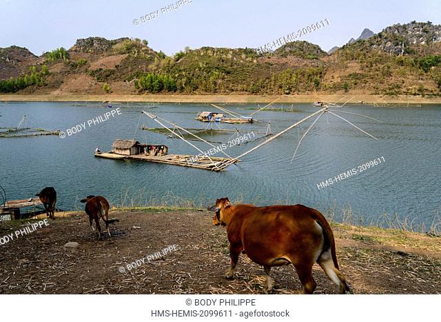 Vietnam, Son La province, Phu Yen, lift nets boat along Son Da river or black river