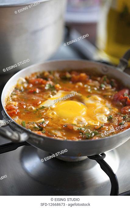 A fried egg in tomato sauce