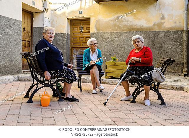 Women chatting, Brihuega