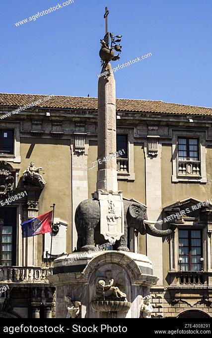 Elephant Fountain (Fontana dellâ. . Elefante), Piazza del Duomo. Metropolitan City of Catania, Sicily, Italy