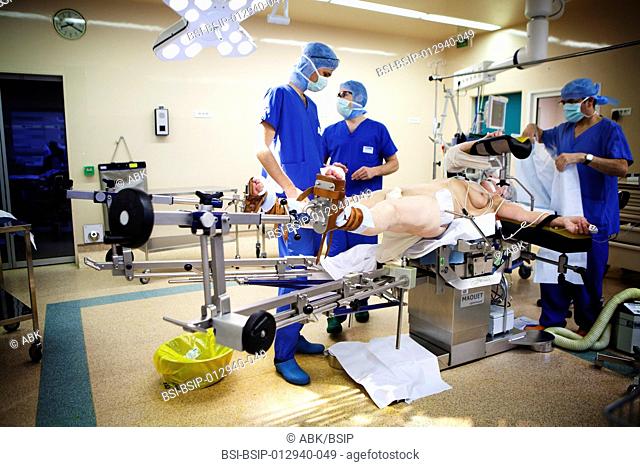 Reportage in the orthopaedic surgery unit in the Diaconesses Croix Saint Simon hospital in Paris. Placing a second hip prosthesis