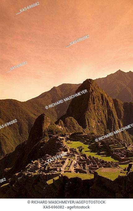 Peru, Machu Picchu, orange sky in low light