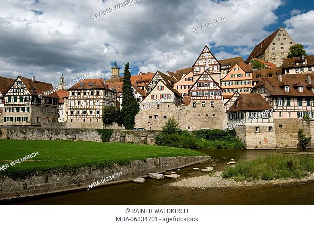 Europe, Germany, Baden-Wurttemberg, Schwäbisch Hall (town), at the Kocher, view from the Unterwöhrd to the Old Town
