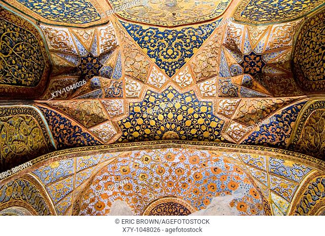 Looking up in Akbar's Mausoleum