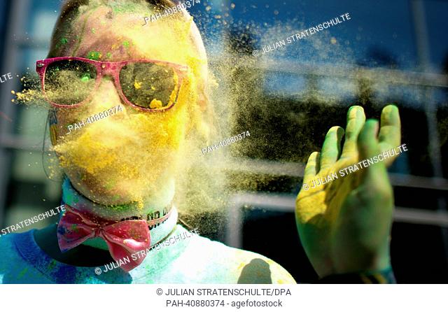 A participant in the Color Run has yellow powder thrown at her in Hanover, Germany, 07 July 2013. Several thousand participants took part in a 5 km run durign...