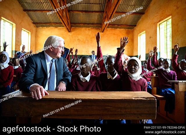 dpatop - 01 November 2023, Tanzania, Songea: German President Frank-Walter Steinmeier sits next to schoolgirls in a class at Maji-Maji Primary School in Songea