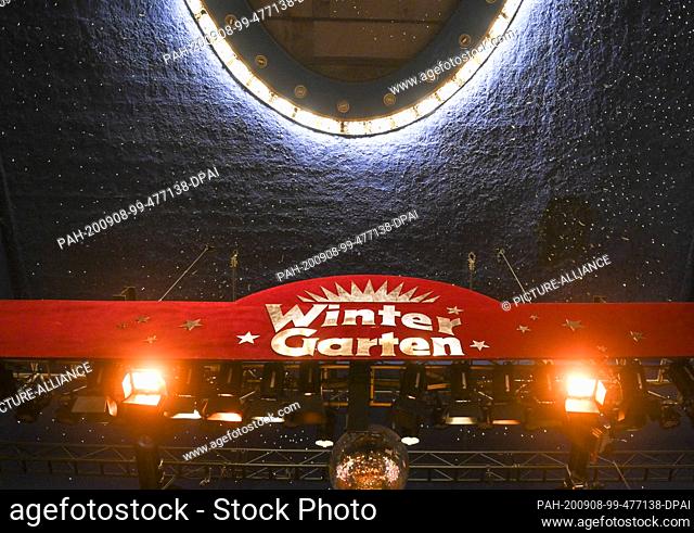 08 September 2020, Berlin: The Wintergarten Varieté presents the program ""Golden Years - The 20s Varieté Revue No 2"" about the glamour of the twenties
