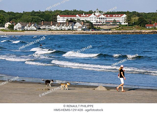 United States, Maine, Kennebunkport, Kennebunk Beach, the Colony Hotel in the background