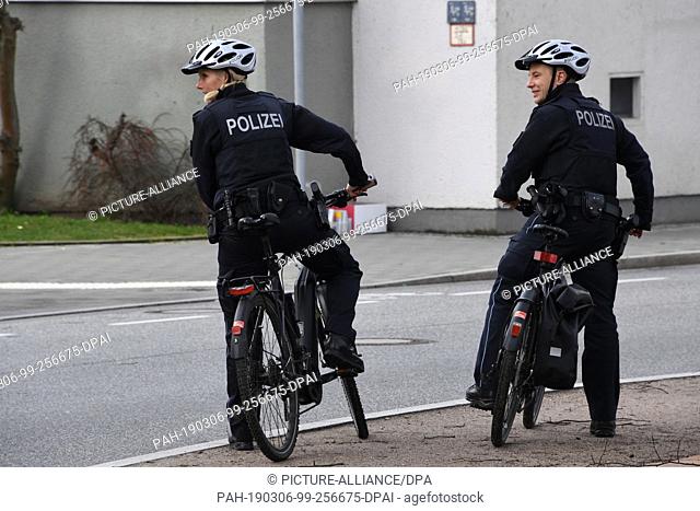 05 March 2019, Schleswig-Holstein, Kiel: The Kiel policemen Stephani Saß and Magnus Gille (l-r) sit on their service E-bikes