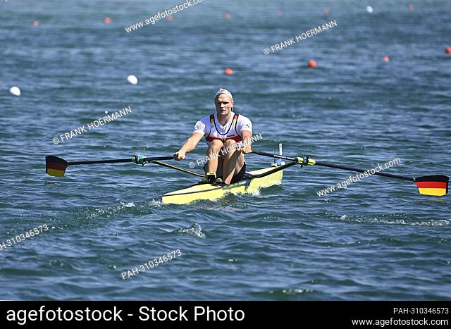 Oliver ZEIDLER (GER), action, one of the men, men's single sculls, rowing, rowing, rowing regatta facility, Olympic Ragatta Center