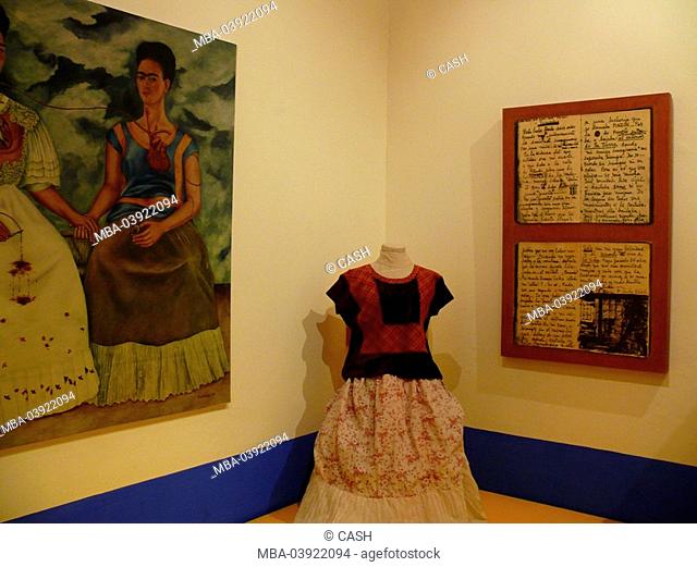 Mexico, Mexico-city, Coyoacan, Casa Azul, Museo-Frida-Kahlo, exhibits, museum-buildings, showroom, art, culture, exhibition, exhibits, clothing, paintings