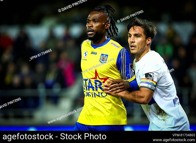 Beveren's Goduine Koyalipou and Union's Kevin Mac Allister fight for the ball during a Croky Cup 1/8 final match between SK Beveren and Royale Union Saint...