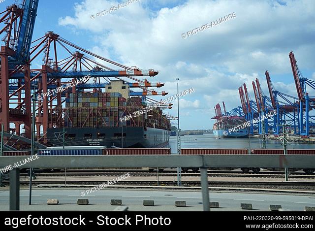 18 March 2022, Hamburg: Container ships are handled at container terminals in the port. The team of the German Seamen's Mission is also feeling the effects of...