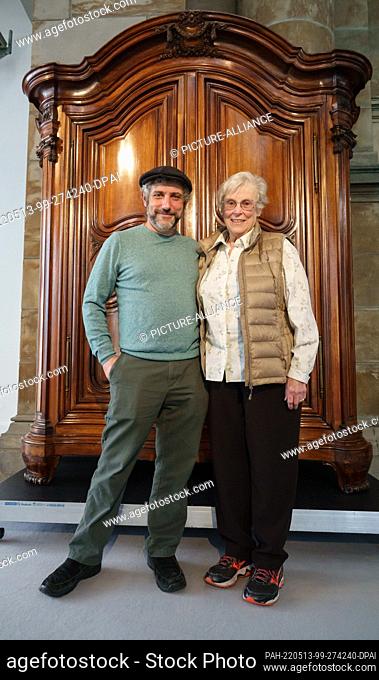 13 May 2022, Lower Saxony, Hanover: Joe Fendel (l) and Gabriele Berliner stand in front of a rococo cabinet in an exhibition room at the Museum August Kestner