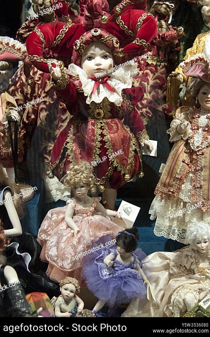 Costumed dolls for sale in Venice, Italy