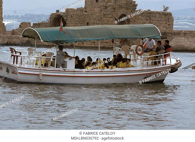 Cruise boat in front of the castle - Qalat al-bahr or Château de la Mer