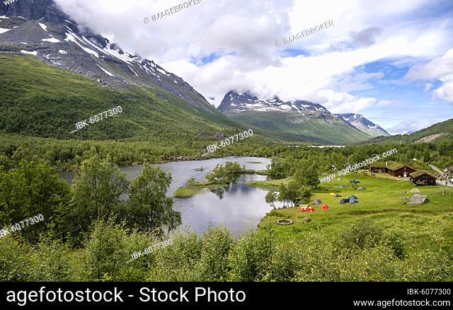 Lake Litlvatnet, camping site by Innerdal Mountain Lodge, Innerdalen, Trollheimen Mountain Area, Sunndal, Møre og Romsdal, Vestlandet, Norway, Europe