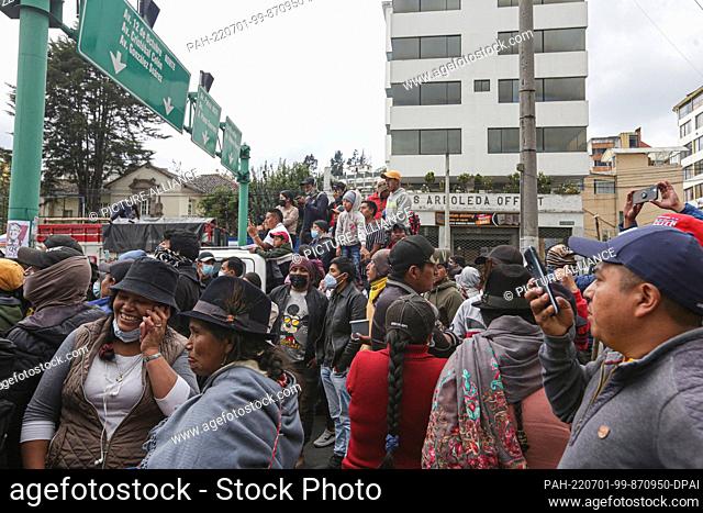 30 June 2022, Ecuador, Quito: Hundreds of indigenous people who had come to the capital to demonstrate in front of the Casa de la Cultura