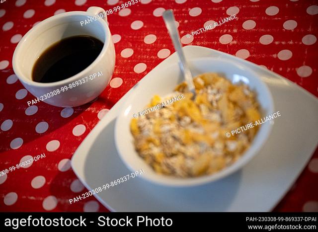 ILLUSTRATION - 06 March 2023, Hesse, Gießen: A filter coffee stands behind a bowl of cereal. When asked about the ""most important meal"" of the day