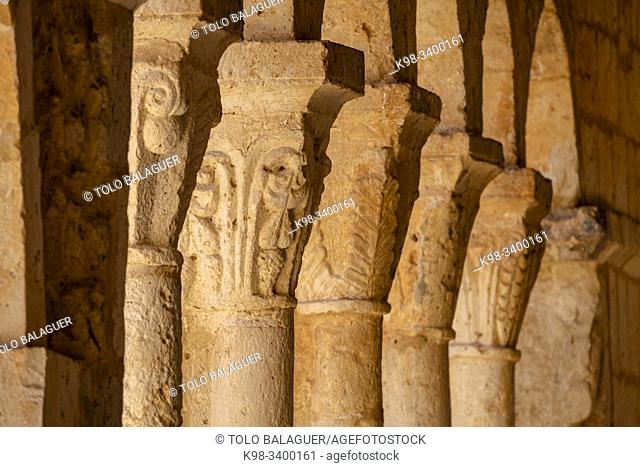 capitel romanico en la galería porticada, iglesia de santa Cristina, románica s. XII, Barca, Soria, comunidad autónoma de Castilla y León, Spain, Europe