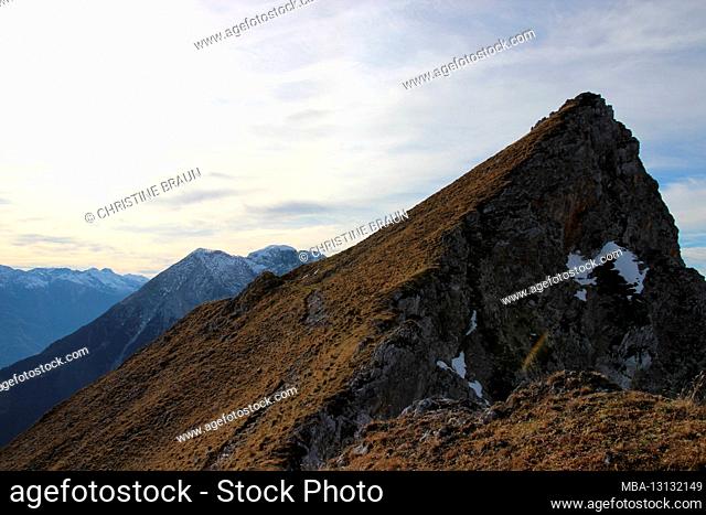 Hike to the Gehrenspitze (2367m) in the Wetterstein Mountains, Leutasch, Leutasch Valley, Puittal, late autumn, with the Hohe Munde in the background
