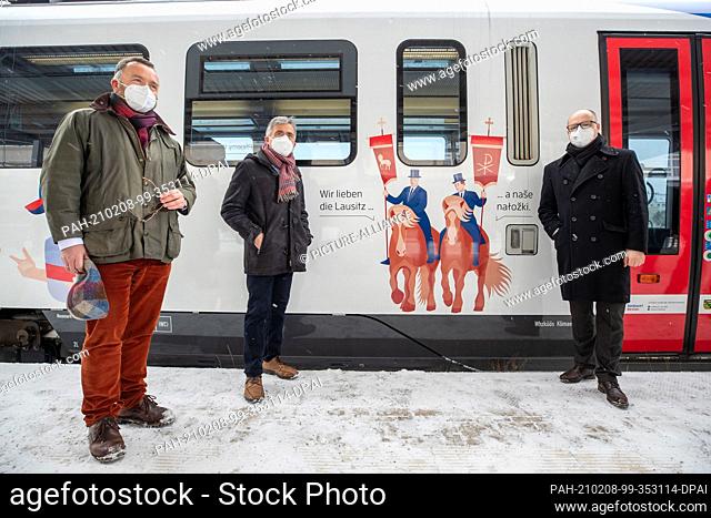 08 February 2021, Saxony, Bautzen: Dr. Jens Baumann (l-r), Commissioner for Displaced Persons and Late Repatriates in the Saxon State Ministry of the Interior