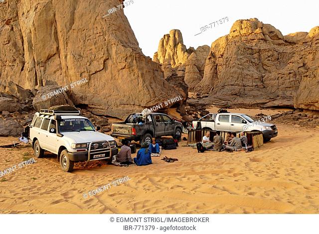 Campsite in El Ghessour, Tassili du Hoggar, Wilaya Tamanrasset, Algeria, Sahara, North Africa