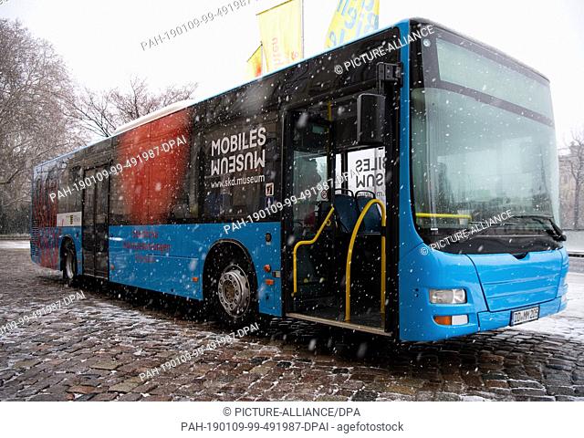 09 January 2019, Saxony, Dresden: The bus, in which a mobile museum is located, will be in front of the Japanese Palais at the opening event of the museum bus...