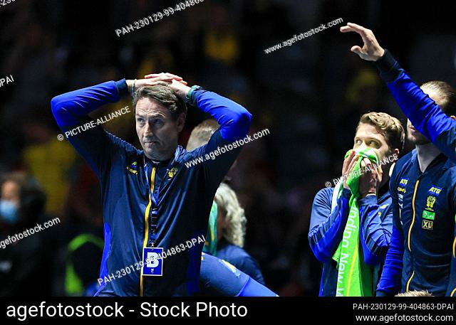 29 January 2023, Sweden, Stockholm: Handball: World Cup, semi-final Sweden - Spain at the Ergo Arena. Sweden's coach Glenn Solberg reacts disappointed