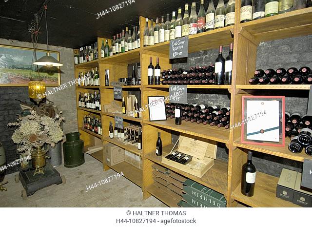 South Africa, cape province, vineyard, Delheim, near Stellenbosch, wine region, wine, wine cellar, wine bottles, bottl
