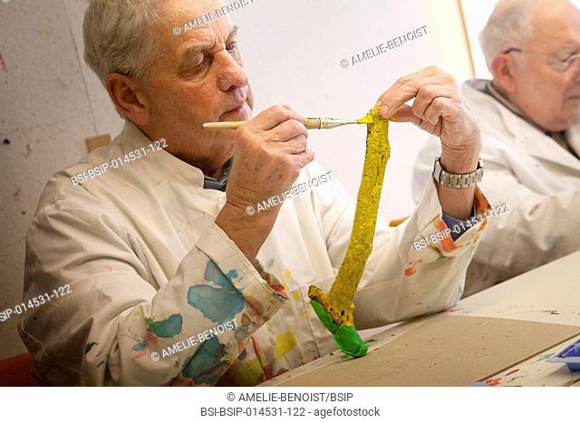 Reportage in a rehabilitation centre in Germany. The centre has an AlzheimerÆs unit where residents can take part in art therapy workshops
