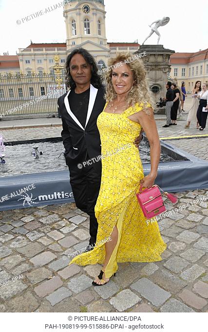 17 August 2019, Berlin: Christine Neubauer and Jose Campos at the Press Ball Berlin-Sommergala 2019 in the Great Orangery in Charlottenburg Palace
