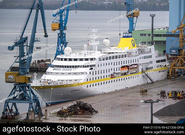 16 October 2021, Mecklenburg-Western Pomerania, Stralsund: The cruise ship MS Hamburg is moored in the port of Stralsund
