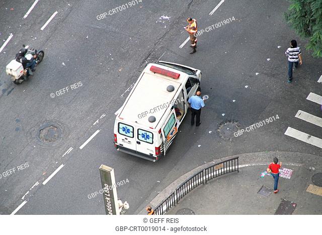 Traffic accident, ambulance, 2016, Paulista Avenue, Capital, City, São Paulo, Brazil