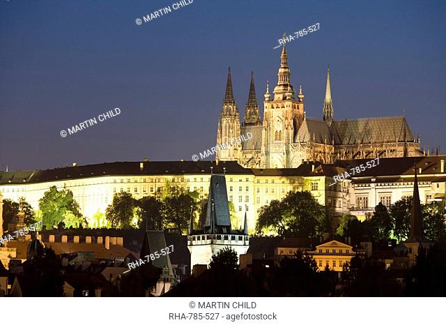 St. Vitus's Cathedral, Royal Palace and Castle in the evening, UNESCO World Heritage Site, Prague, Czech Republic, Europe