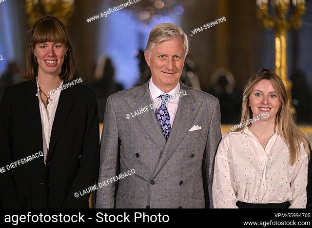 Winner Fien Engelen, King Philippe - Filip of Belgium and Winner Lea Defour pose for the photographer during the award ceremony of the 2022 edition of the...