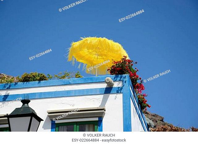 Sonnenschirm auf einem Haus