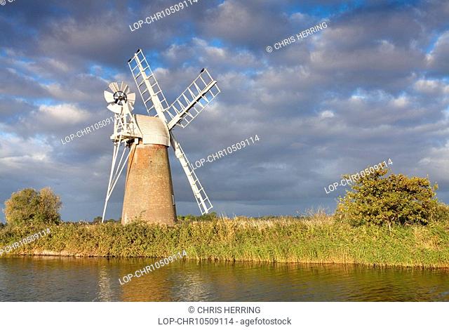 England, Norfolk, Near How Hill, Turf Fen drainage mill on the River Ant in the Norfolk Broads