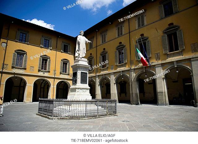 Italy, Tuscany, Prato, monument, Francesco di Marco Datini in Piazza del Comune