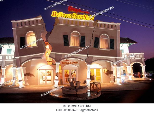 Branson, MO, Missouri, 76 Country Boulevard, The Strip, Ripley's Believe It or Not in Branson in the evening