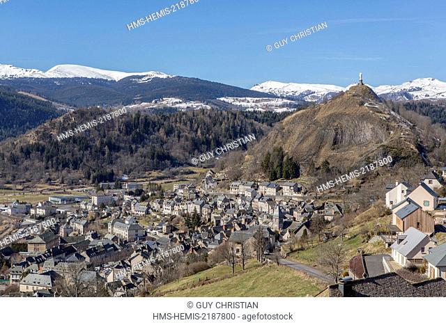 France, Cantal, Murat and the Rock of Bonnevie, Cantal volcanoes in the background, parc naturel regional des volcans d'Auvergne (regional Natural reserve of...