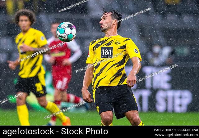 03 October 2020, North Rhine-Westphalia, Dortmund: Football: Bundesliga, Borussia Dortmund - SC Freiburg, 3rd matchday at Signal Iduna Park