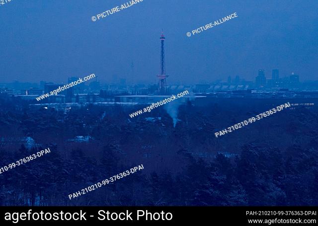 10 February 2021, Berlin: View from the Drachenberg to the city. In the middle you can see the radio tower. Photo: Paul Zinken/dpa-Zentralbild/dpa