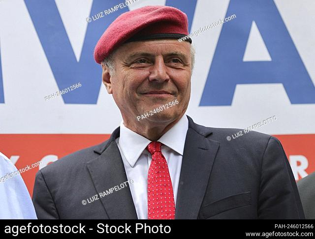 3RD Avenue, New York, USA, June 21, 2021 - Republican mayoral candidate Curtis Sliwa, is joined by former New York Mayor Rudy Giuliani