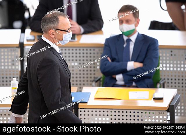 20 April 2021, Saxony, Dresden: Jörg Urban (l), leader of the AfD in Saxony, walks to the lectern in front of Michael Kretschmer (CDU), Prime Minister of Saxony