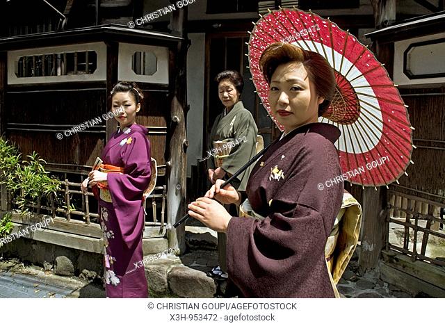 women association in Hakone for teaching traditional art to behave for 'maiko' geisha apprentice Japan Association de femmes à Hakone