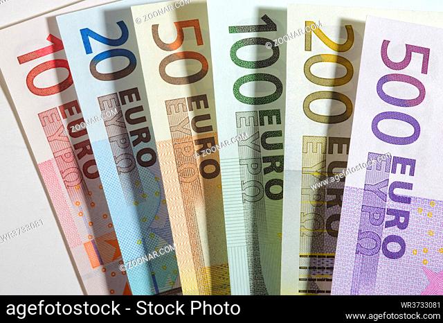 many banknotes of European currency