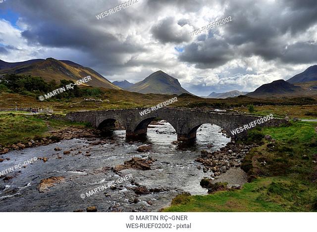 United Kingdom, Scotland, Scottish Highlands, Isle Of Skye, Old Sligachan stone bridge over river Sligachanr