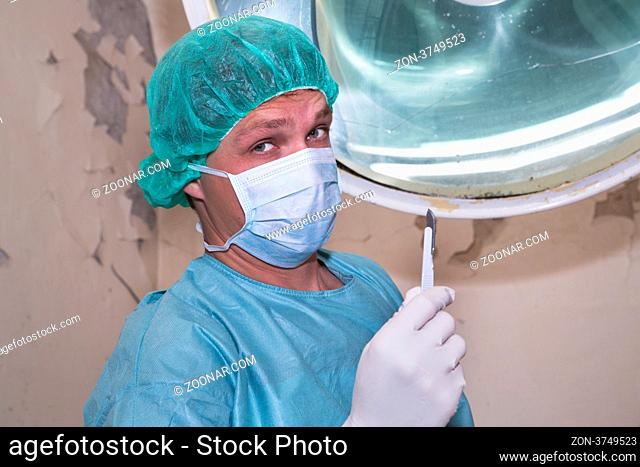 Surgeon show cutting tool before coming difficult surgery
